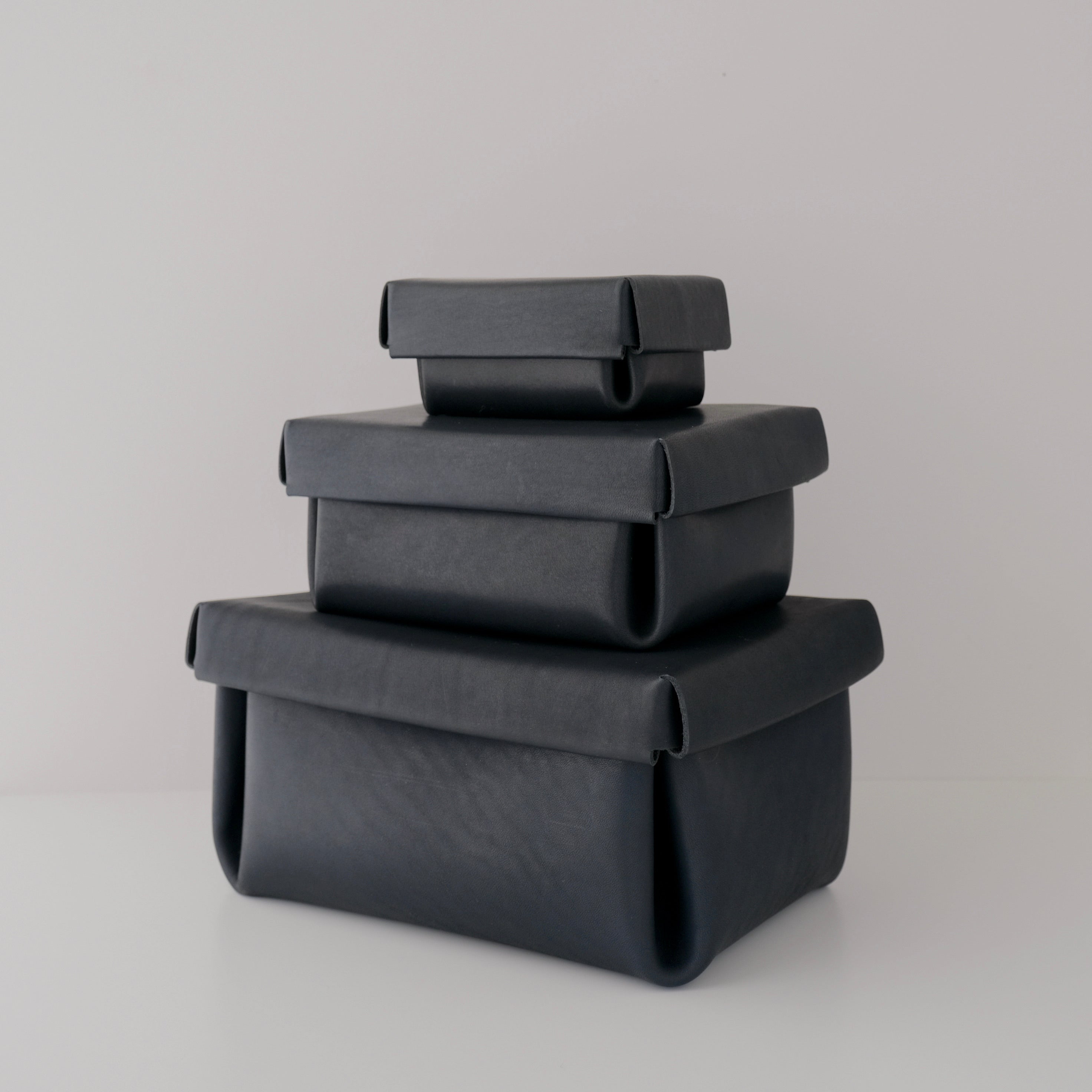 Lille og Stor］kasse Leather box (Black) – pate.